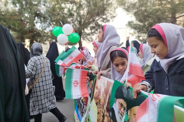 خروش مردمی در خیابان‌های رباط‌کریم در 22بهمن