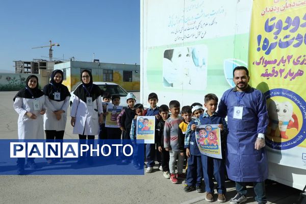 لبخند در صف صبحانه