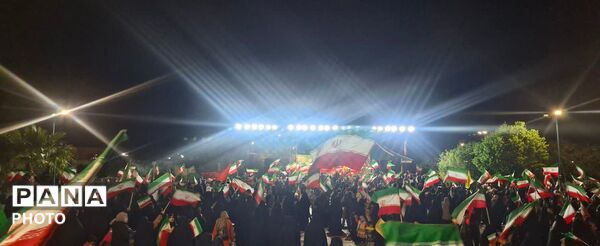 قاب هایی از حضور مردم در تجمعات انقلابی محله آزادشهر یزد