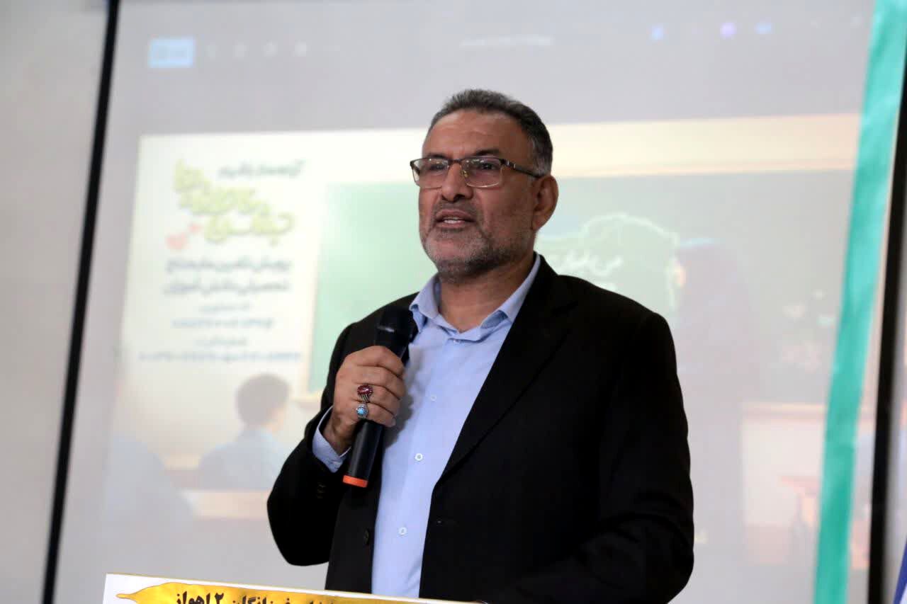 ترویج فرهنگ کتاب‌خوانی؛ گامی مؤثر در رشد فکری دانش‌آموزان خوهد بود 