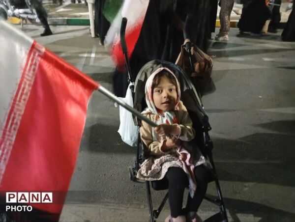 کودکان ایران از آغاز راه با ایمان و اراده‌ای الهی، پرچم استکبارستیزی را به دوش کشیده‌اند