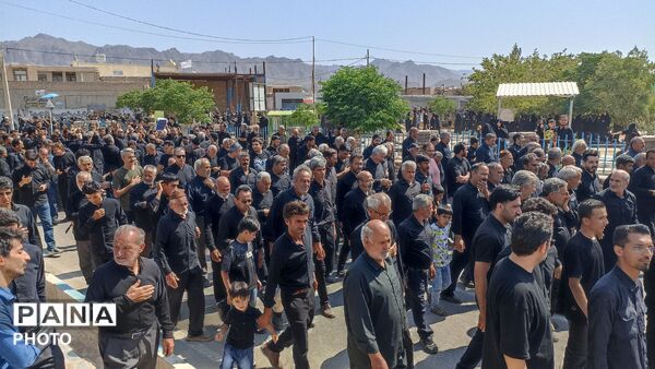 از کودکان تا بزرگسالان؛ زنجیر پیوند دل‌ها در روز عاشورا در روستای سرحوضک کاشمر