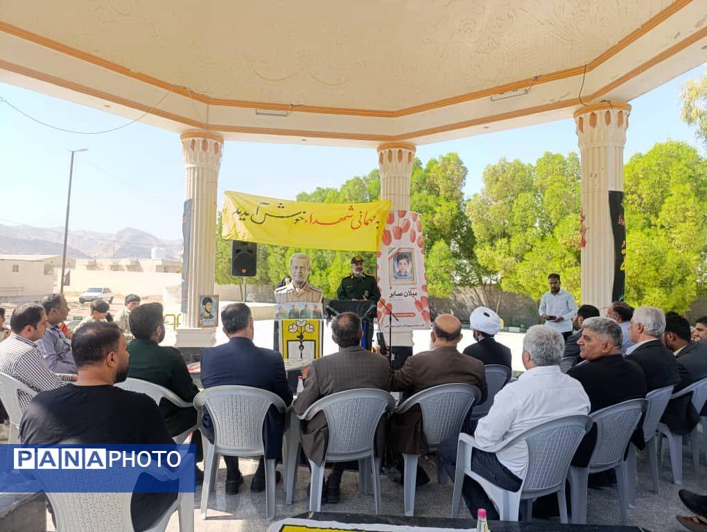 عطر‌افشانی و غبارروبی مزار شهدای بستک