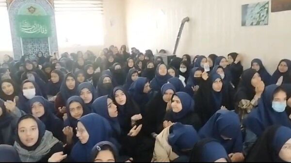  تقدیر از فعالین حجاب و عفاف در دبیرستان شاهد تکتم