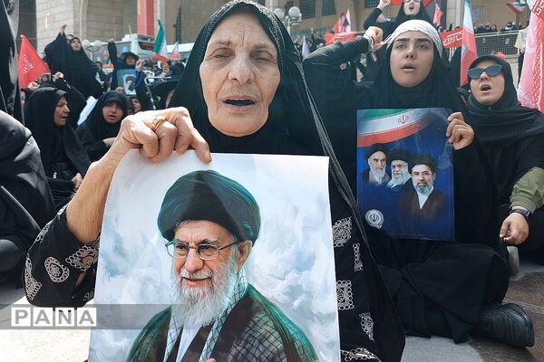 حضور باشکوه خونخواهان رهبر شهید در مصلی امام خمینی(ره) تهران