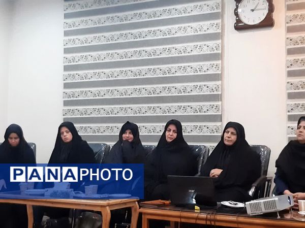 کارگاه آموزشی زنان آگاه در زیارتگاه شهید آیت الله مدرس(ره) کاشمر