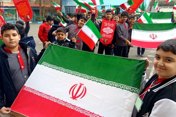 جشن پیروزی انقلاب اسلامی در مدارس رباط‌کریم