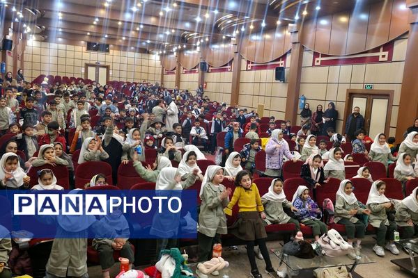 برگزاری سیرک لی‌لی پوت‌ها در اداره آموزش و پرورش رباط‌کریم