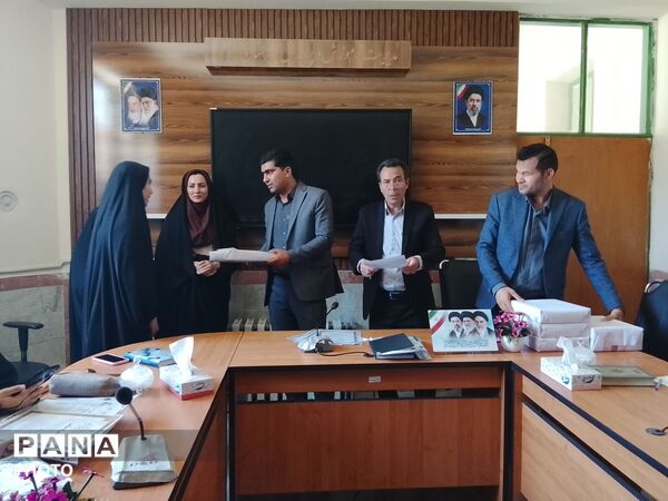 قلم های بیدار، روایتگران حقیقت