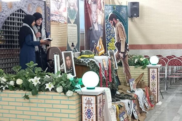 برگزاری یادواره شهدا به مناسبت هفته دفاع مقدس در دبیرستان حضرت زینب(س) ناحیه یک شهرری