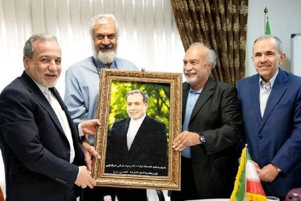 تجلیل انجمن سفرای پیشین جمهوری اسلامی ایران از وزیر امور خارجه