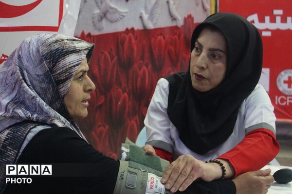 آموزش امداد و نجات در قلب همدان؛ میدان امام میزبان فعالیت‌های جمعیت هلال‌احمر شد