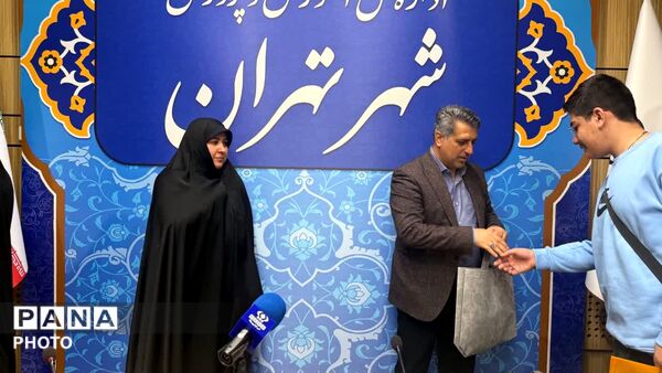 تقدیر از دانش‌آموزخبرنگاران، نمایندگان مجلس و مجامع دانش‌آموزی در نشست گفت‌وگوی بین‌نسلی تهران