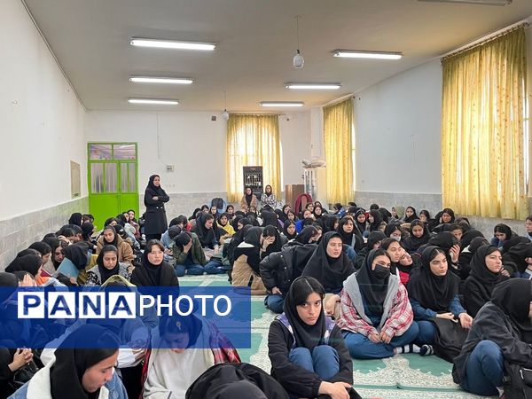 برگزاری جلسه پیشگیری از آسیب‌های اجتماعی در هنرستان بصیرت آشخانه