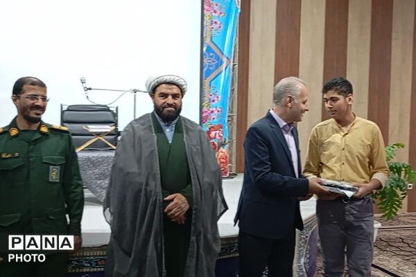 تقدیر از منتخبین مسابقات قرآن، عترت و نماز شهرستان شهریار 