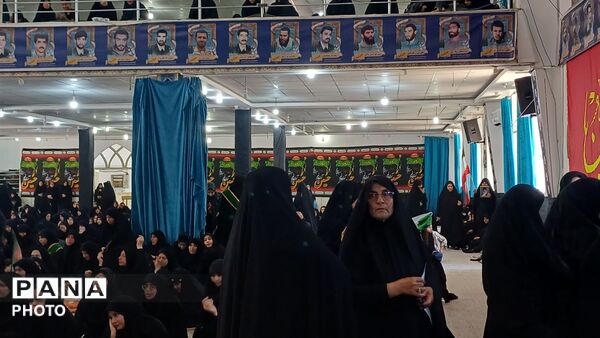 همایش دانش‌آموزان و بانوان خرم آبادی در سوگ رهبر شهید 