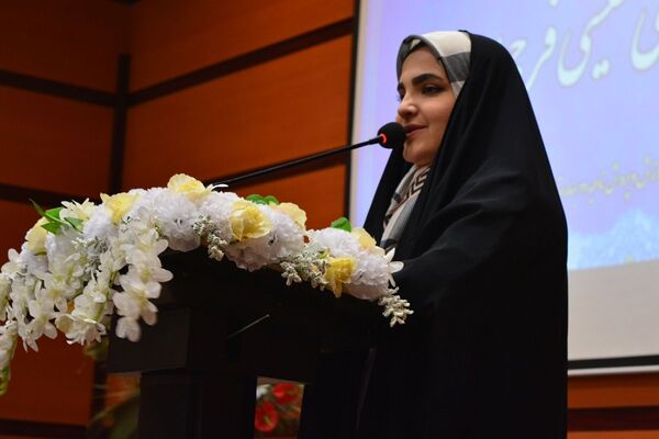 تجلیل از پسران ممتاز دبیرستان امام رضا در بهارستان‌دو