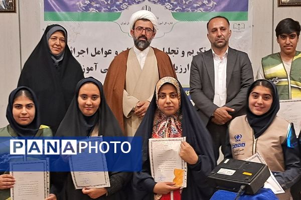 تقدیر از دانش‌آموز خبرنگاران فعال پانا در رودهن 