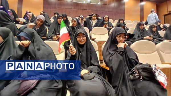 نمایشگاه «در لباس سربازی»