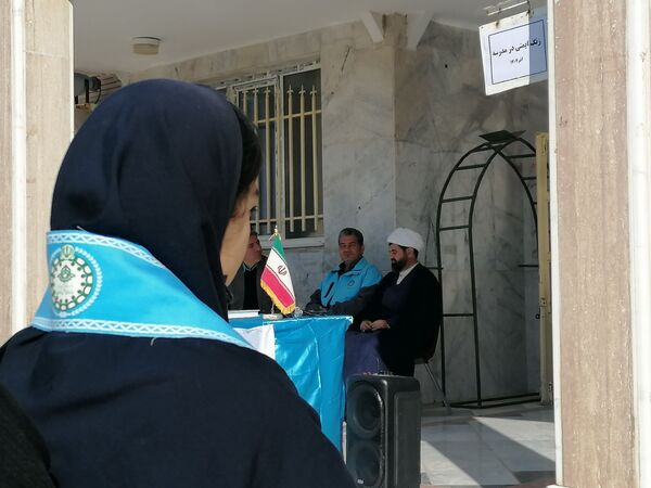 نواختن زنگ زلزله در دبیرستان کوشش شهرستان فاروج 