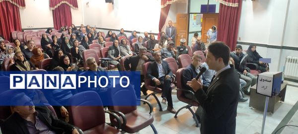 انتخابات انجمن و اولیا و مربیان مدرسه نمونه دولتی فرزانگان شهرستان شیروان 