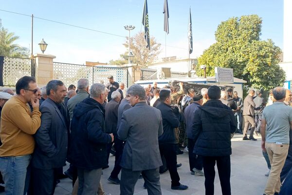 تشییع پیکر مادر شهیدان مشتاقیان در شیراز