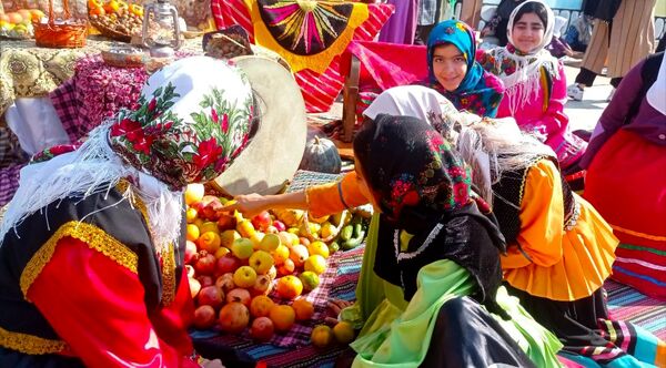 جشن هفته مازندران در دبستان نرجس خاتون گلوگاه 