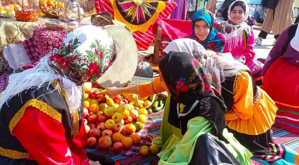 جشن هفته مازندران در دبستان نرجس خاتون گلوگاه 
