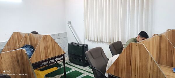 قرائت خانه دبیرستان نمونه آیت‌الله خامنه ای؛ مکانی ایمن و مجهز برای درس خواندن دانش آموزان 