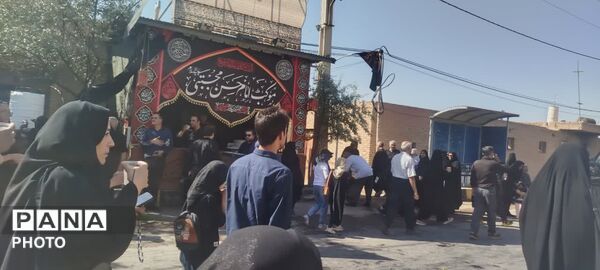 قدم هایی که در دهستان نصرآباد با عشق برداشته می‌شوند