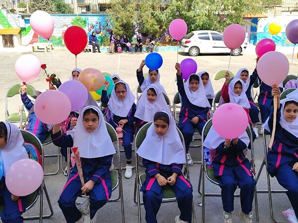 جشن شکوفه ها در مدارس شهرستان قدس، آغاز طلایی و شیرین  سال تحصیلی