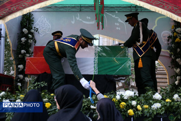 تشییع پیکر مطهر ۱۰۰ شهید گمنام