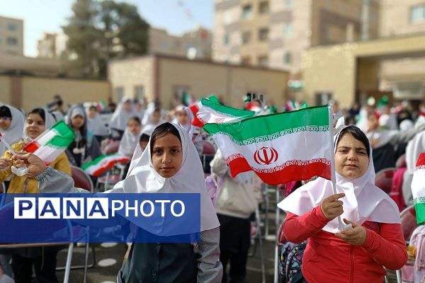 طلوع علم در مدرسه روشنگر با نغمه زنگ مهر