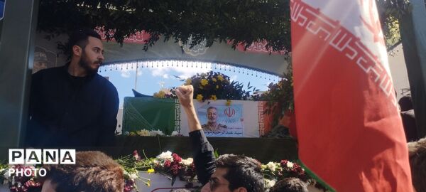 آرام گرفتن پیکر شهید سپهبد عبدالرحیم موسوی در حریم امن فاطمی