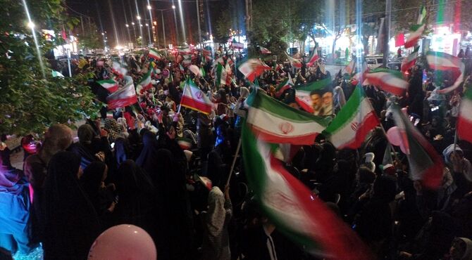 اجتماع بزرگ دختران «جان فدای ایران» به یاد دختران میناب 