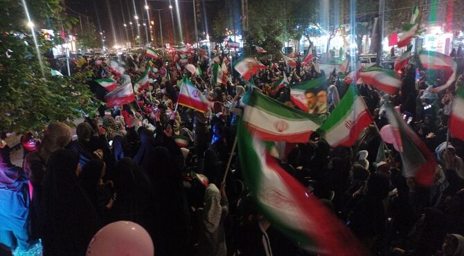 اجتماع بزرگ دختران «جان فدای ایران» به یاد دختران میناب 