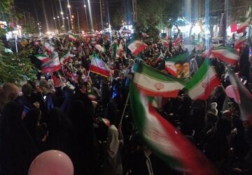 اجتماع بزرگ دختران «جان فدای ایران» به یاد دختران میناب 