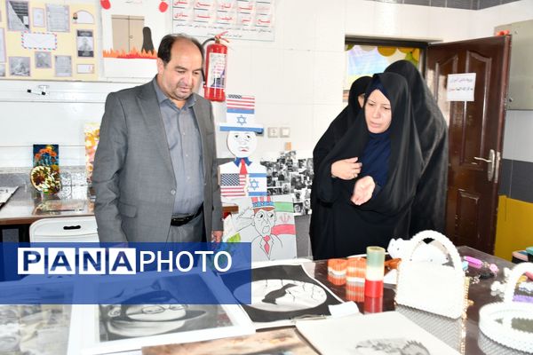 برپایی نمایشگاه آثار دانش‌آموزی در مدرسه متوسطه اول نمونه دولتی امام رضا (ع) فیض‌آباد