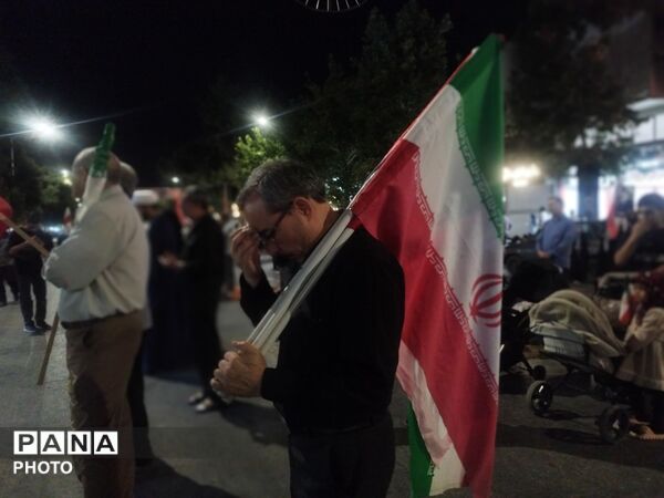 شبِ اشک و عرفان در حسینیه امام خمینی