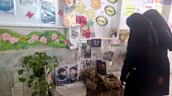 آماده سازی فضای آموزشگاه به مناسبت روز پیروزی انقلاب اسلامی 