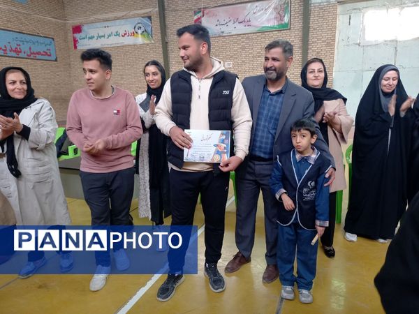 مسابقات دارت در دبستان پسرانه غدیر شهرستان شیروان