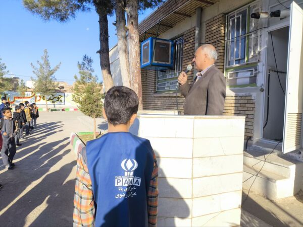 تجلیل از خبرنگار ارشد دبستان شهید پسندیده فدافن