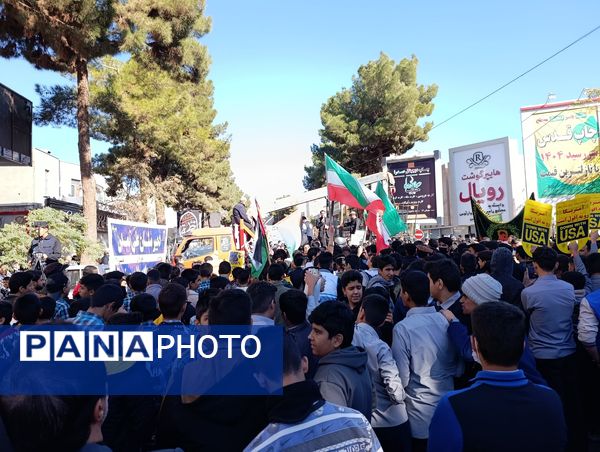 فریاد استقلال و آزادی در طنین ۱۳ آبان در تربت حیدریه