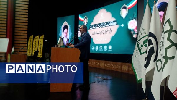 همایش زیست عفیفانه با موضوع عفت و حجاب در تالار ایوان‌ری