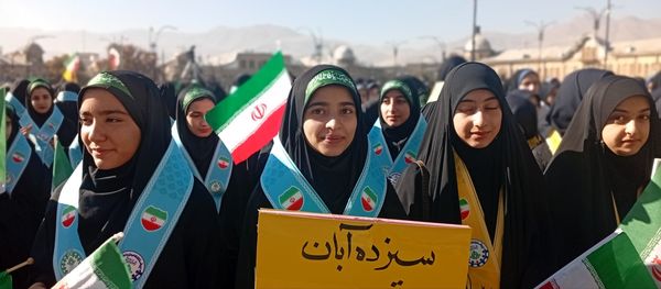 حضور پررنگ پیشتازان، جلوه‌ای از نشاط و بصیرت دانش‌آموزی در سیزده آبان