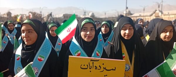 حضور پررنگ پیشتازان، جلوه‌ای از نشاط و بصیرت دانش‌آموزی در سیزده آبان
