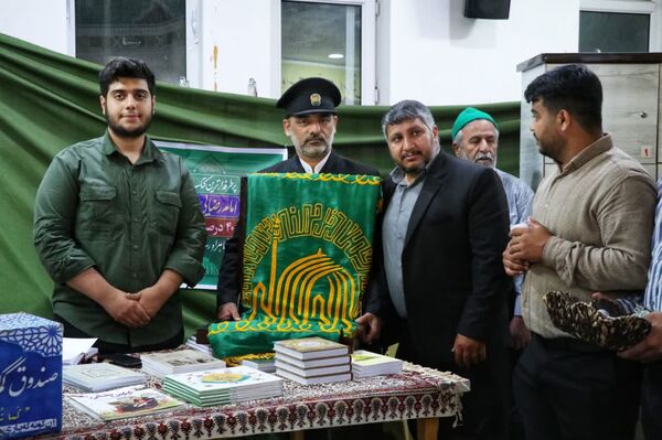 پرچم متبرک امام رضا (ع) در جشن ولادت امام رئوف در مسجد امام حسن عسکری (ع) بجنورد 