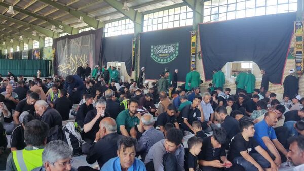 پیاده‌روی زائران در دهه پایانی ماه سفر جاده قدیم نیشابور به سمت مشهد