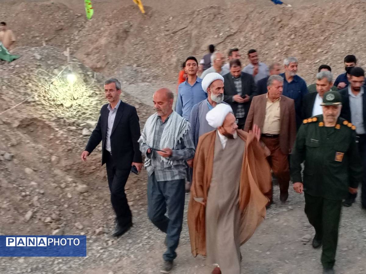 بازدید روسای ادارات خلیل آباد از دومین کنگره ملی شهید مدرس (ره) و ۱۲۲۲ شهید منطقه ترشیز کهن 