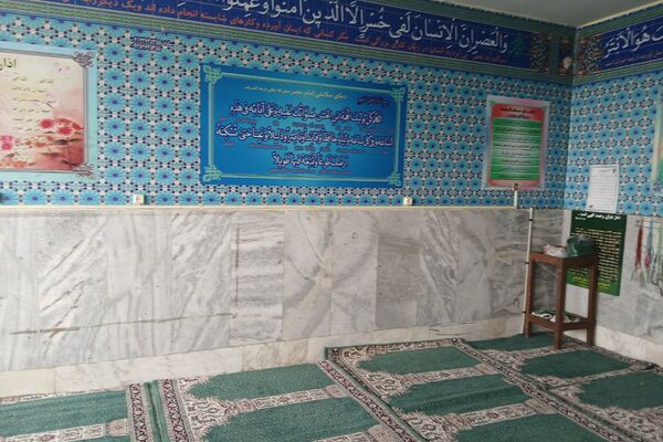 غبارروبی نماز‌خانه‌های مدارس شهرستان ملارد در آستانه آغاز سال تحصیلی 